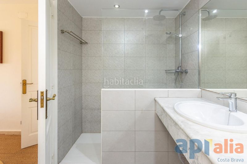 Foto f7306411-621c-4602-a7b0-d271a2863ca4. Casa adossada amb calefacció aparcament piscina a Llafranc