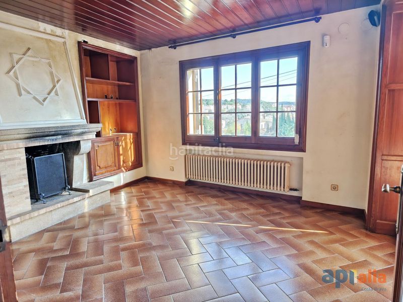Foto 0c0b2919-dc87-436d-81ce-f5aa705a47af. Casa adossada a carrer galceran de requesens 24 a Calonge