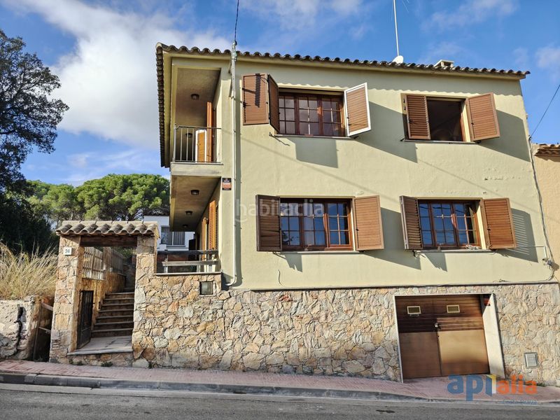 Foto 48432cfb-e046-4acc-9c1d-1df7a65e8b33. Casa adossada a carrer galceran de requesens 24 a Calonge