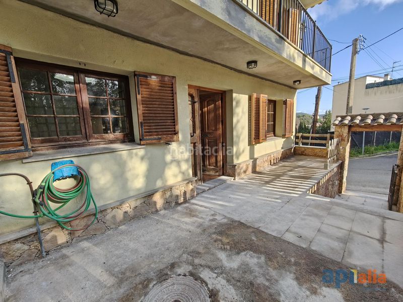 Foto a06a84f5-59c0-4df6-8fe6-e99f120010ce. Casa adossada a carrer galceran de requesens 24 a Calonge