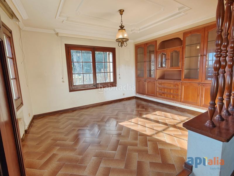 Foto d3a6913c-6d1a-40a3-be5d-a8a611d68b59. Casa adossada a carrer galceran de requesens 24 a Calonge
