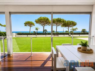 Apartamento  Avinguda reina fabiola 28. Apartamento con licencia turística en 1º linea de mar