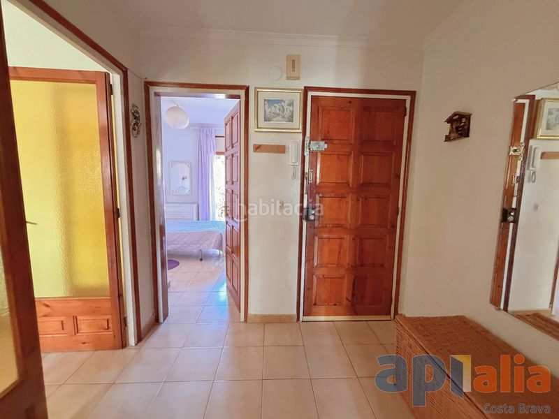 Foto 26ff0bd6-2800-4c65-b5c9-66d3bde1fd1b. Pis a carrer de la sala 28 a Poble Calonge