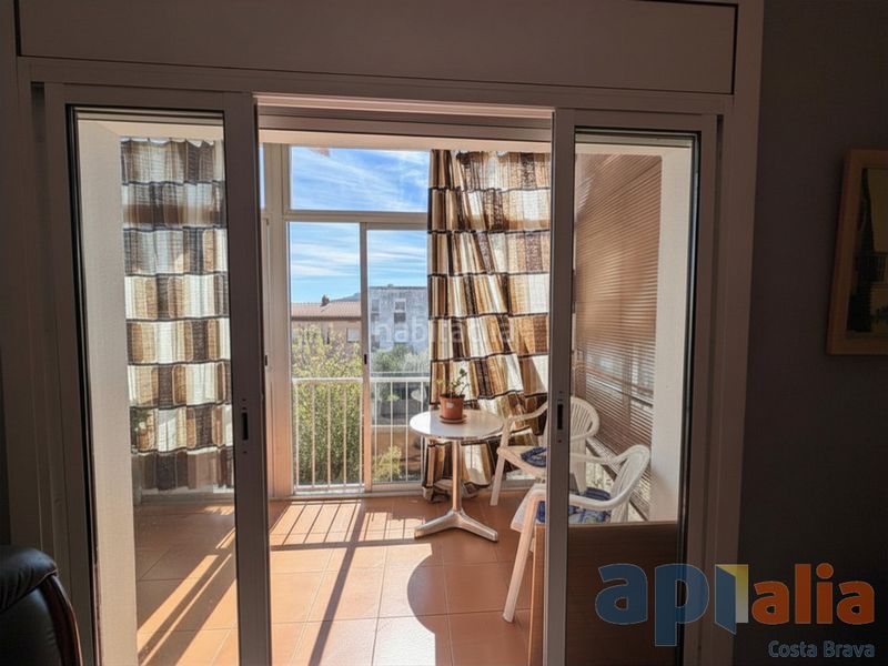 Foto 9ead5f7d-906a-4338-84d3-239536cc8992. Pis a carrer de la sala 28 a Poble Calonge