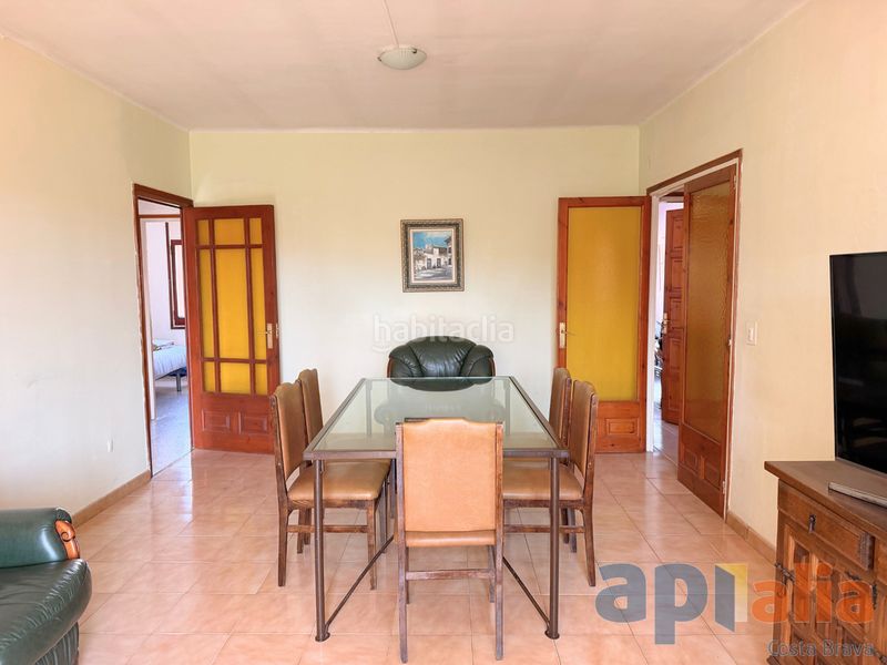 Foto bcbbd31d-ec1c-4e87-b14e-9b1c0c6ed203. Pis a carrer de la sala 28 a Poble Calonge