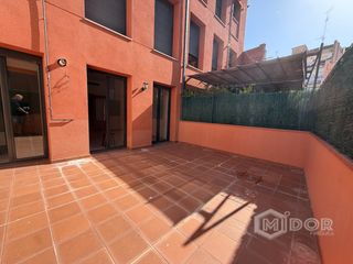 Pis a Carrer de santa magdalena 98. Planta baja con terraza a tan solo 650m de la playa