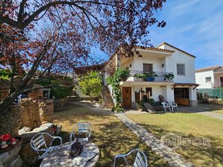 Xalet  Carrer del montclar 5. Casa con gran potencial y piscina privada en mas trempat (santa