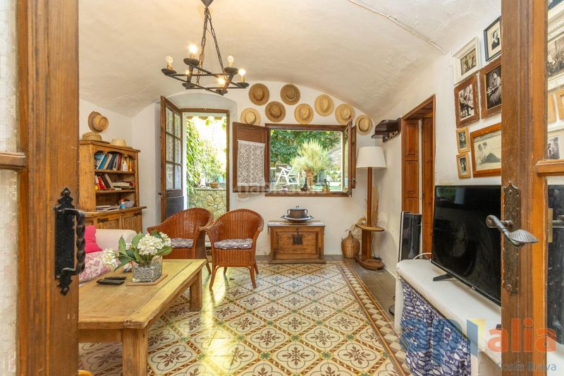 Foto 5f9bfec1-64fb-4264-9253-1d52df2f868e. Casa adossada amb xemeneia a Begur Begur
