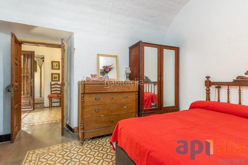 Foto 7411fa30-2165-4fbd-be0a-c811bab0bde5. Casa adossada amb xemeneia a Begur Begur
