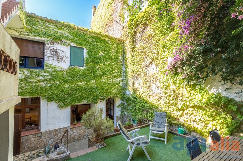 Foto ad917626-ab32-4ec5-ac4c-637ebf668e03. Casa adossada amb xemeneia a Begur Begur