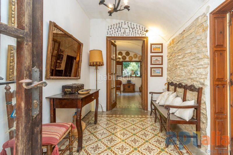 Foto f06fd515-0e81-4707-905a-e154a5102933. Casa adossada amb xemeneia a Begur Begur