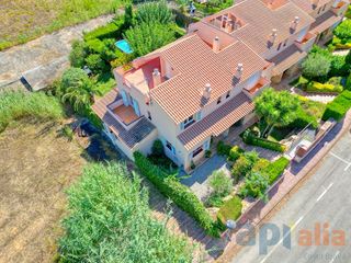 Casa adossada a Carrer francesc isgleas 35. Casa adosada con jardín privado en s’agaró - st pol