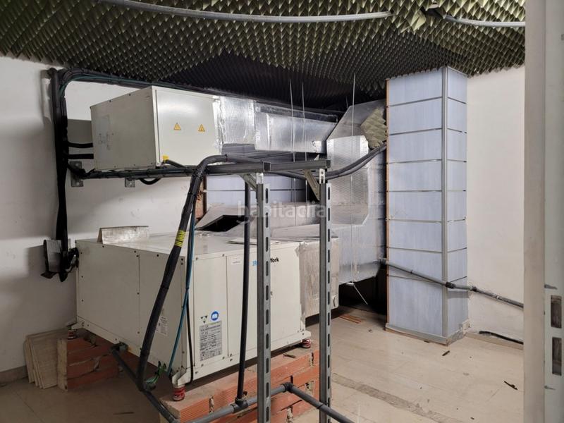 Foto 5a171def-1cff-4b59-9c19-a1ab3be8fab2. Rent business premise in Meliana