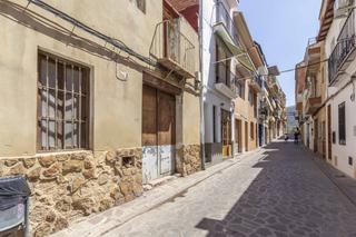 Terreny residencial a Serra. Con una parcela de 86 metros cuadrados,oportunidad única para de