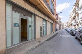 Lloguer Local Comercial  Meliana - calle colon. Buscas un alquiler céntrico con buena fachada y con instalacione