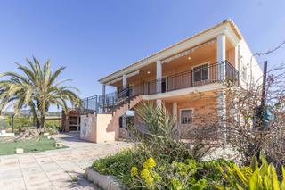 Haus in Casco Urbano. Vivienda única chalet 3 en 1 con piscina y solárium, el lugar pe