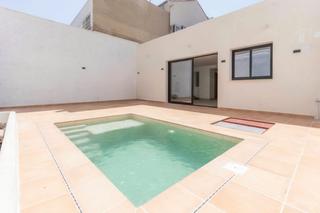 Casa a Meliana. Vivienda en meliana con piscina, terraza y diseño moderno