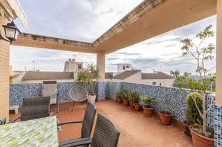 Àtic a Faura. Ático con gran terraza y vistas abiertas a la huerta en faura
