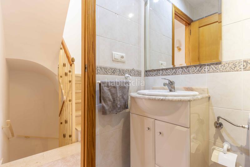 Foto f775b3d9-b4ce-4571-ab73-bb0c5a57450a. Casa a schiera con parcheggio in Alameda Park Manises