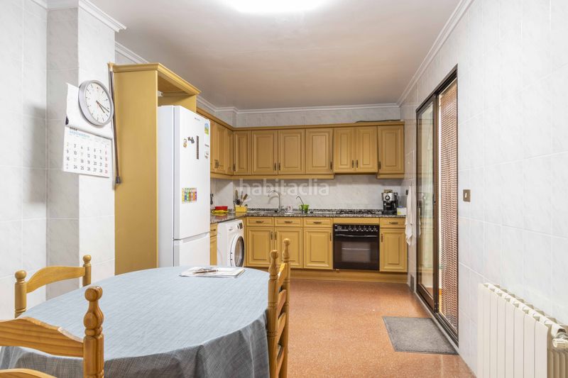 Foto 167d6a7b-3650-4f34-a435-a23189cf7843. Casa adossada amb aparcament a Nuevo Centro Sagunt