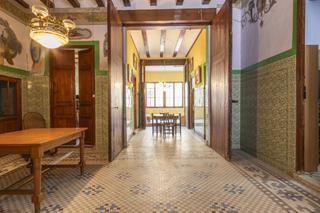 Casa adossada a Museros. Casa de pueblo de época con patio y una vivienda arriba