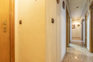 Pis a La Constitución-Canaleta. Vivienda de 3 habitaciones con ascensor