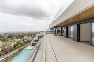 Rent Penthouse in Centro-El Castillo. Ático con terraza y vistas al mar  urbanización monasterios