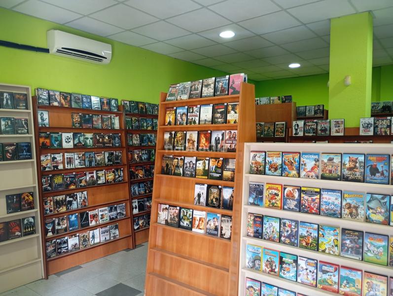 Foto b9bcb0c0-a00c-43d8-948a-c89d52edf35d. Alquiler local comercial  en alquiler frente a jardin e instituto en Tavernes Blanques