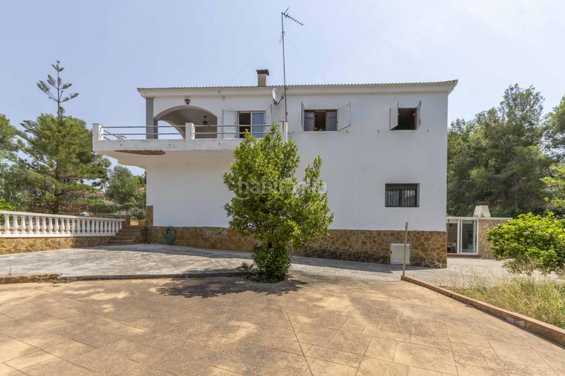 Foto a40ddbda-a683-4ce9-8e46-b77de56909e4. Casa chalet con piscina, pista de frontón y dos viviendas independientes o en Sagunt