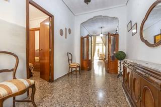Casa adosada en Moncada. Casa adosada con terraza en el centro de moncada  lista para ent