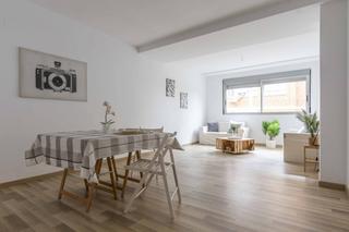 Pis a Zona Calle Valencia. Piso de 3 habitaciones con terraza, garaje y trastero en torrent