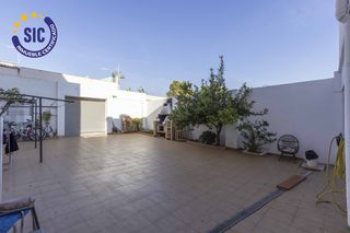 Casa a schiera in Massamagrell. Casa con gran patio y dos alturas en el barrio  massamagrell