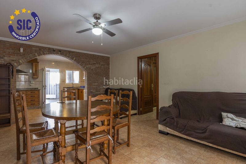 Foto e5eb5511-f94c-4ff5-bc75-d52e72a1e212. Casa adossada amb calefacció a Massamagrell