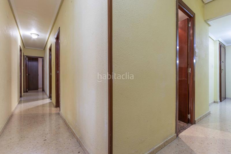 Foto f206d41e-3af6-4932-a64d-e39235fce5eb. Pis amb aparcament a Avenida de Abril-9 de Octubre Sagunt