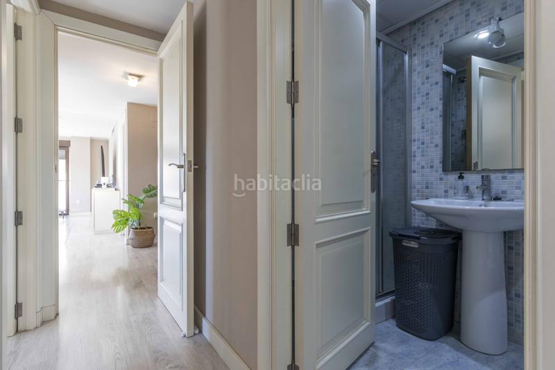 Foto 0306c378-4684-41d3-bb60-84d19e357a70. Piso  seminuevo con luz natural, buen espacio y ubicación excepcional en Meliana