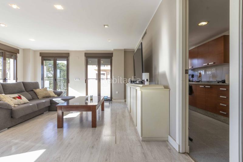 Foto c652d285-8270-4f8c-b5c6-81b6f77cdd06. Piso  seminuevo con luz natural, buen espacio y ubicación excepcional en Meliana