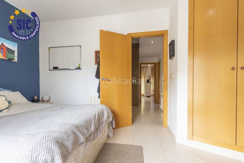 Foto c4340baf-d8e6-4a5a-bec1-c1b62900e7b5. Casa adossada amb calefacció aparcament piscina a Náquera
