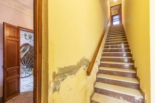 Pis a Museros. Casa de pueblo de época con patio y una vivienda arriba