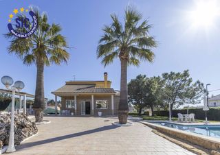 Haus in El Vedat - Santa Apolonia. Chalet independiente de 246 m con piscina y gran parcela en el v