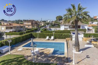 Casa a El Vedat - Santa Apolonia. Chalet independiente de 246 m con piscina y gran parcela en el v