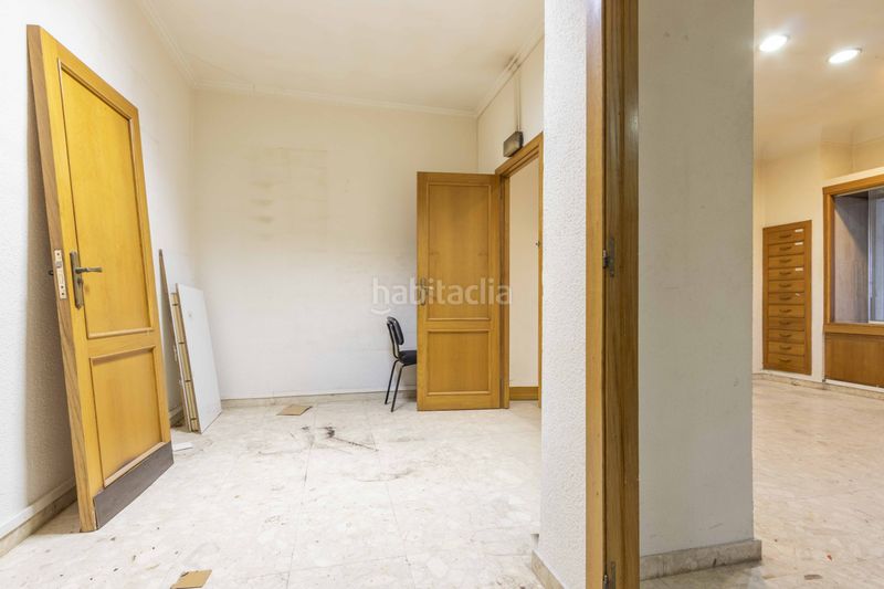 Foto f1382421-1999-4538-ac21-79fee46b780b. Local comercial a Trinitat Valencia