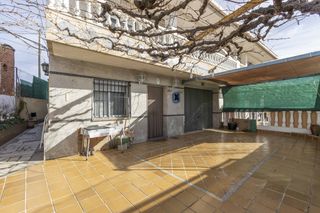Maison jumelée à Chelva. Encanto y tranquilidad en ahillas chelva vivienda con piscina, c