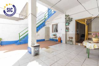 Casa adossada a Moncada. Casa adosada en venta en carrer cronista llorens i raga,, moncad