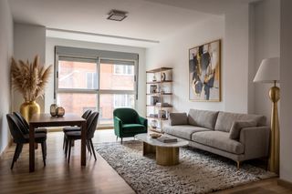 Appartement à Zona Calle Valencia. Piso de 3 habitaciones con terraza, garaje y trastero en torrent