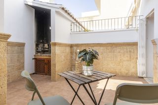 Maison jumelée à Meliana. Adosado en venta en meliana con buhardilla, terrazas, patio y ga