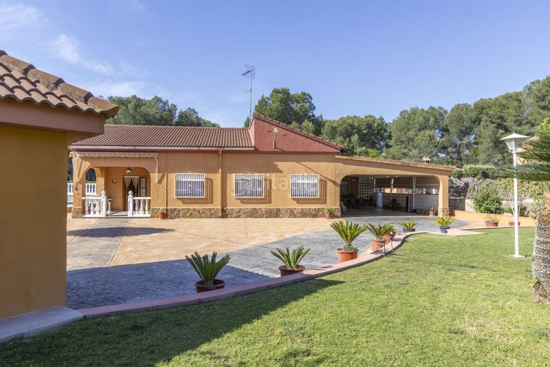 Foto b90dfc7d-7a65-4dbe-8d46-e420c6228212. Casa amb aparcament piscina a Urbanizaciones Llíria