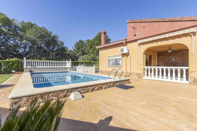 Foto c78ede1b-5463-4dd9-80de-5ce462079970. Casa amb aparcament piscina a Urbanizaciones Llíria