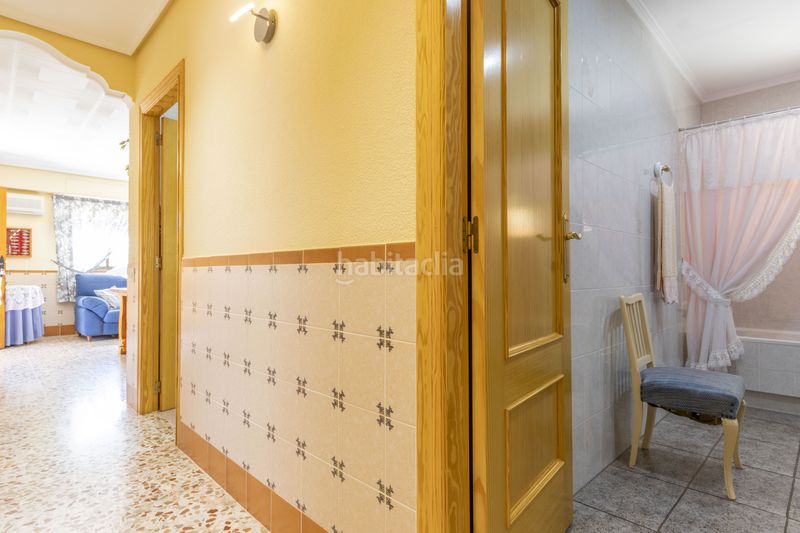 Foto cef23909-a5ce-4b6e-a62a-210a154ddda3. Casa amb aparcament piscina a Urbanizaciones Llíria