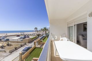Pis a El Puig. Apartamento de 3 habitaciones con balcón amplio y vistas al mar