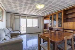 Pis a Foios. Piso de 4 habitaciones en cuarta planta con ascensor en la zona